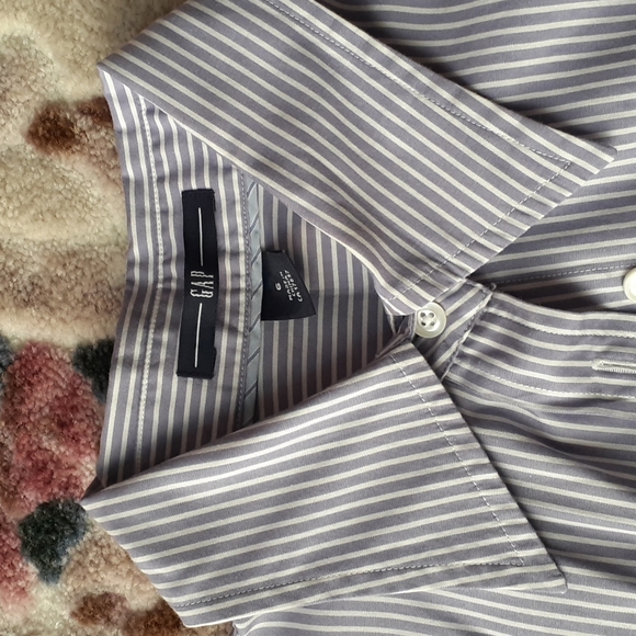 Gap Purple Button Down - Picture 4 of 6